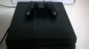 VENDO PLAY STATION 4,CASI SIN USO POR VIAJE AL INTERIOR