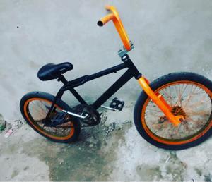 Bicicleta BMX negra