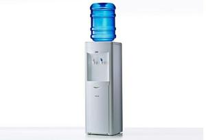 Dispenser Frio Calor Con 4 Bidones De Agua De 20 Lts.