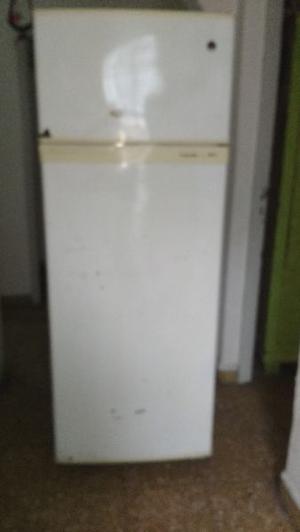 VENDO HELADERA CON FREEZER