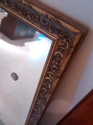 Espejo antiguo en madera tallada