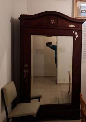 Ropero Antiguo con espejo