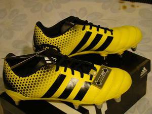 botines con tapones de aluminio adidas