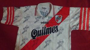 Camiseta de River, sponsor Quilmes