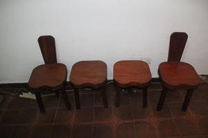 Sillas de madera tres patas