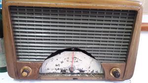 Radio de madera antigua  no funciona