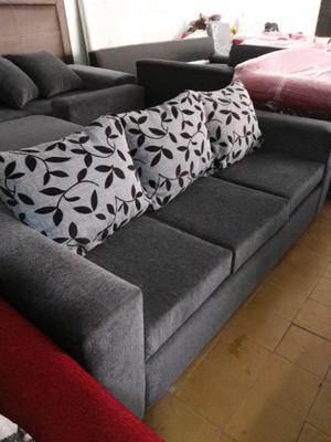 Sofa 2 m con almohadones en respaldo