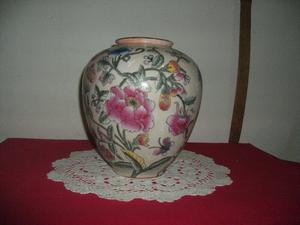 Antiguo jarrón oriental.