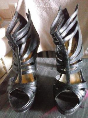 Hermosas sandalias negras