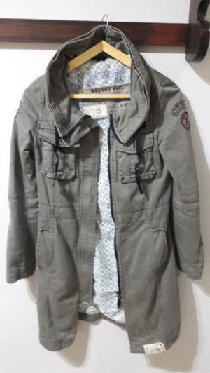 TRENCH MARCA SOLIDO TALLE SMALL,