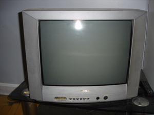 VENDO TV MARCA AUDINAC DE 21 PULGADAS INPECABLE.