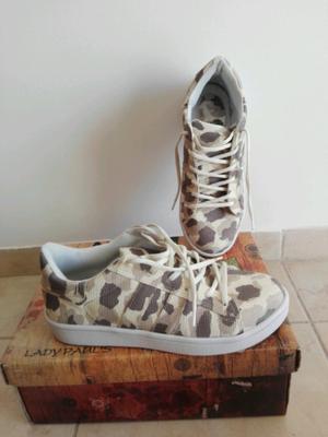 Zapatillas camufladas número 36 un uso