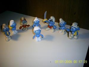 8 muñecos pitufos