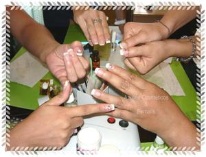 CURSOS DE MAKEUP - UÑAS EN GEL