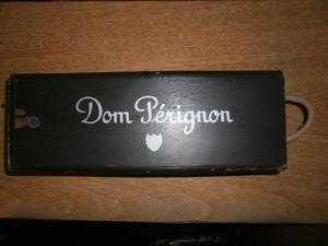 Caja de Dom Perignon. Hermosa caja de madera del champagne