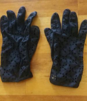 Guantes antiguos de rayon y broderie.