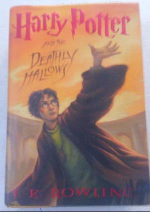 Libro Harry Potter and the deathly hallows en Inglés-tapa