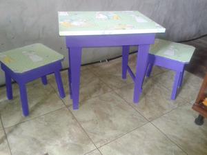 mesa con dos banquitos