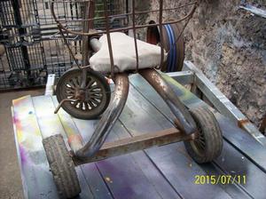 triciclo antiguo para restaurar.