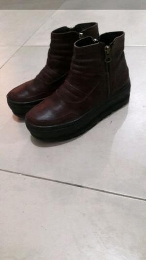 Botas de mujer color bordo usadas