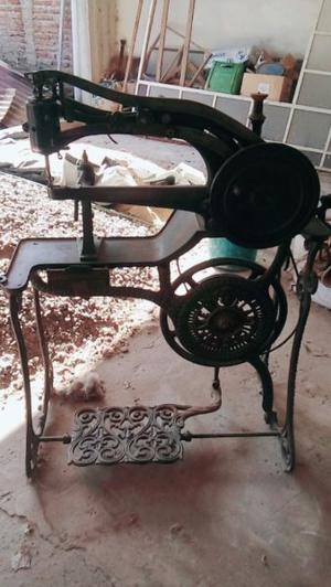 Maquina de coser antigua