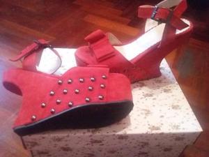 SANDALIAS ROJAS CON TACHAS