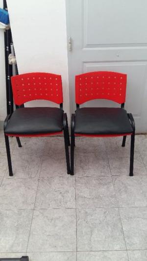 Dos sillas sin uso