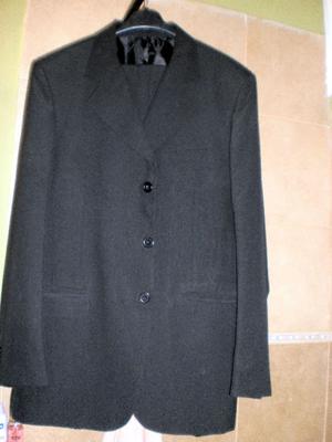 traje negro de hombre