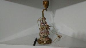 Antiguo Velador Con Figura De Porcelana