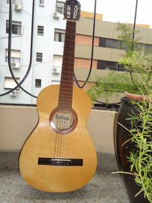 Guitarra, modelo SINFONÍA R4, de la antigua casa Nuñez,