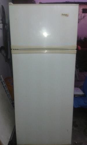HELADERA CON FRREEZER