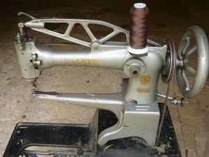 MAQUINA DE COSER SINGER 29 k2- Usada-