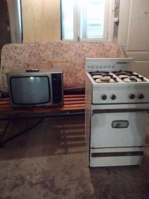 TV con control+cama con colchon+cocina de enchufe a gas