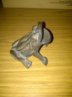 antiguo sapo de bronce grande