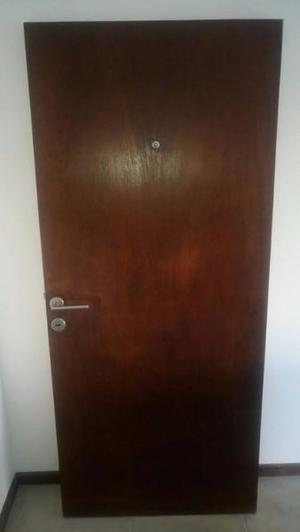 puerta placa de madera con mirador optico