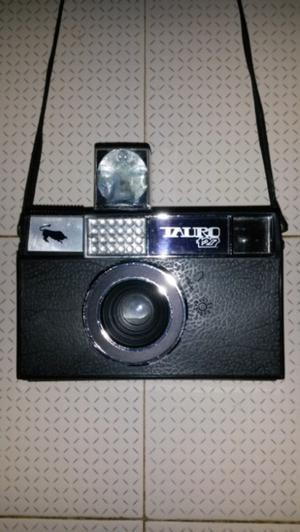 Cámara Fotográfica Tauro Modelo 127 Con Flashcube Vintage