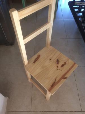 Silla de madera. Cada una a 150 pesos