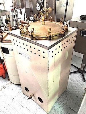 Stock:  AUTOCLAVE "CHAMBERLAND" VERTICAL