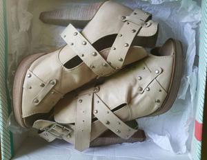 Vendo sandalias nuevas viamo 60p c/u