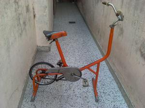 antigua bicicleta de ejercicio