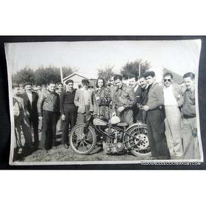 foto de una antigua moto de competencia foto de 15 x 9,5 cm