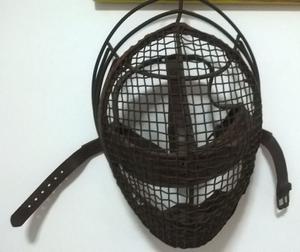máscara de esgrima antigua