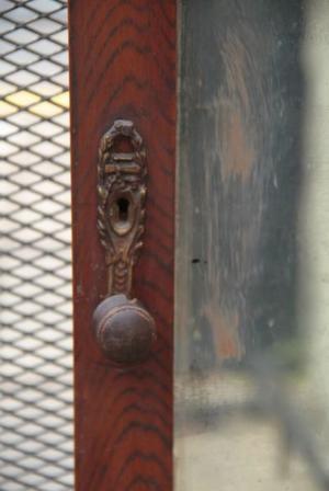 puerta antigua de ropero con espejo biselado, antiguedad