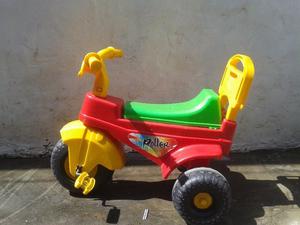 vendo moto de plastico, triciclo!! RONDI!!!