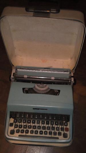2 maquinas de escribir Olivetti regalo $500 (las dos)