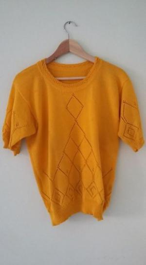 Sweater de mujer manga corta amarillo talle S/M. Dos usos.