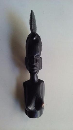 figura africana de madera para decoración de interiores