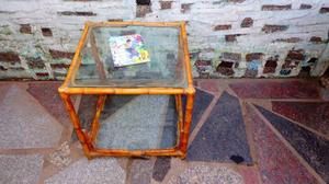 mesa ratona de caña con vidrio