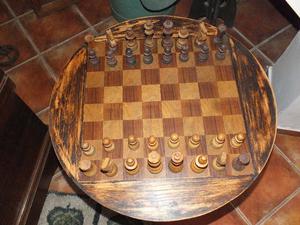 mesita tablero de ajedrez con juego completo