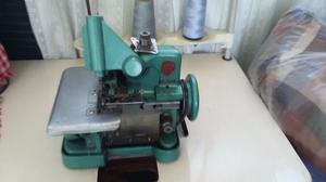 vendo overlock 3 hilos  pesos 